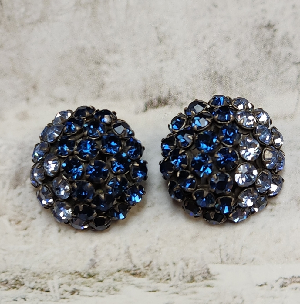 Two Tone 💙🩵 Blue Crystal Clip Ons